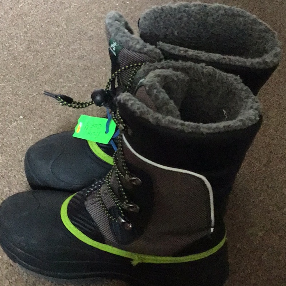 Young size 4 boots